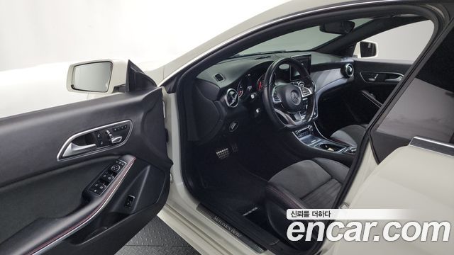 Mercedes-Benz CLA-Class CLA220 AMG Line