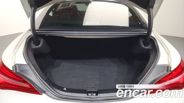 Mercedes-Benz CLA-Class CLA220 AMG Line