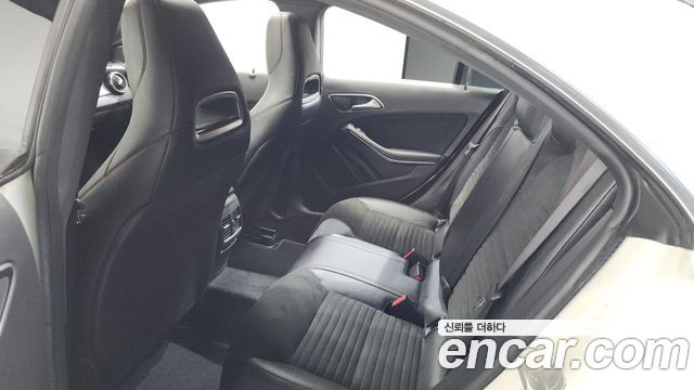 Mercedes-Benz CLA-Class CLA220 AMG Line