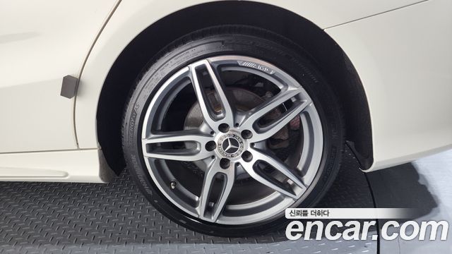 Mercedes-Benz CLA-Class CLA220 AMG Line