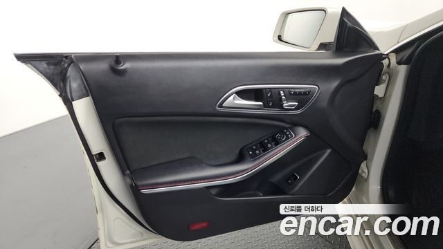 Mercedes-Benz CLA-Class CLA220 AMG Line