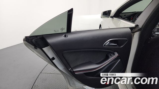 Mercedes-Benz CLA-Class CLA220 AMG Line