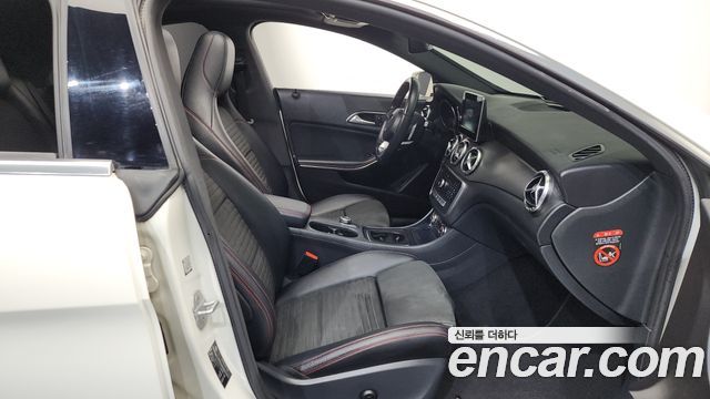Mercedes-Benz CLA-Class CLA220 AMG Line