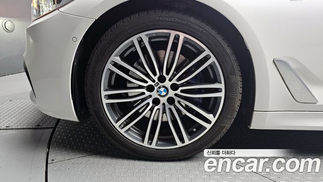 BMW 5-Series 530i M Sport Package Plus