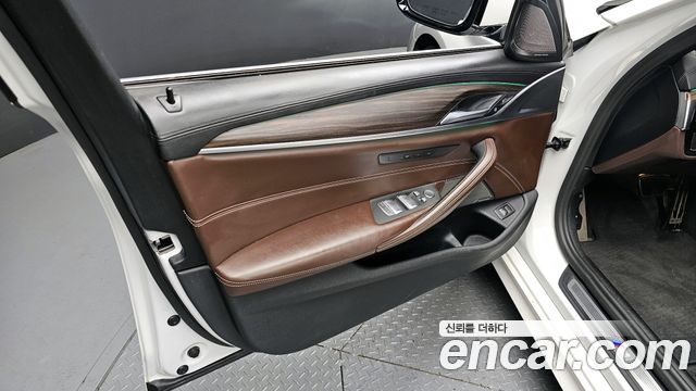 BMW 5-Series 530i M Sport Package Plus