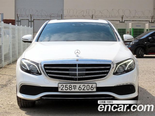 Mercedes-Benz E-Class E300 4MATIC Exclusive