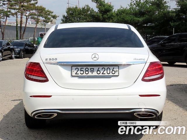 Mercedes-Benz E-Class E300 4MATIC Exclusive