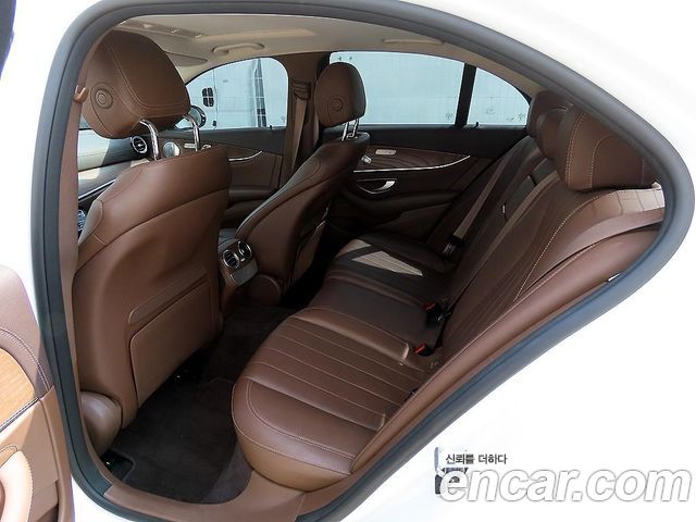 Mercedes-Benz E-Class E300 4MATIC Exclusive