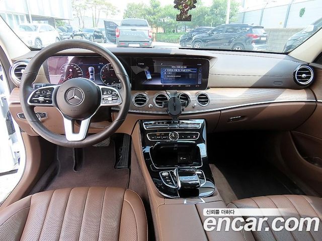 Mercedes-Benz E-Class E300 4MATIC Exclusive