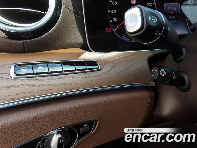 Mercedes-Benz E-Class E300 4MATIC Exclusive