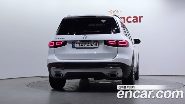 Mercedes-Benz GLB-Class GLB220