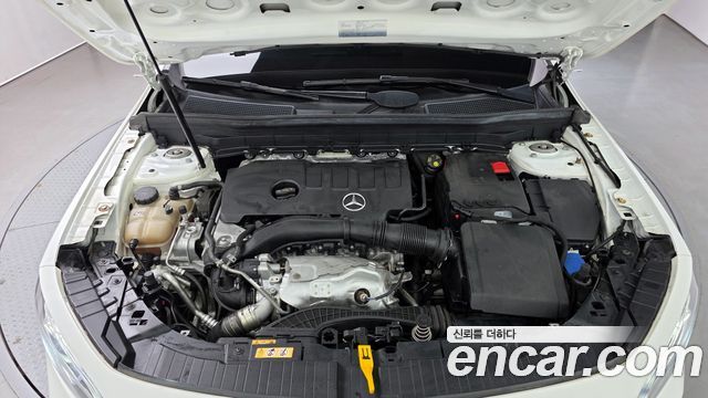 Mercedes-Benz GLB-Class GLB220
