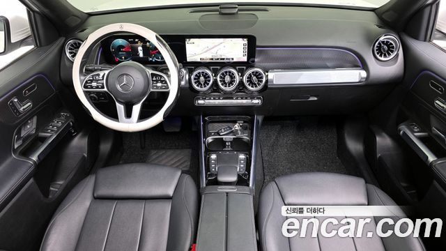 Mercedes-Benz GLB-Class GLB220