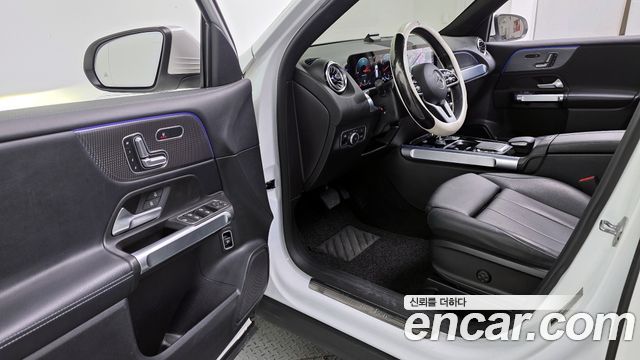 Mercedes-Benz GLB-Class GLB220