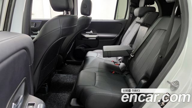 Mercedes-Benz GLB-Class GLB220