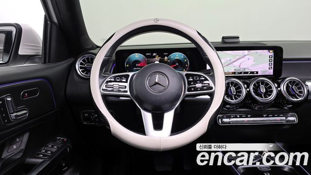 Mercedes-Benz GLB-Class GLB220