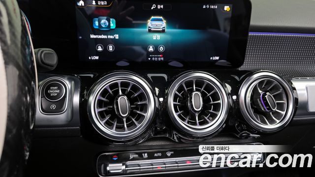 Mercedes-Benz GLB-Class GLB220