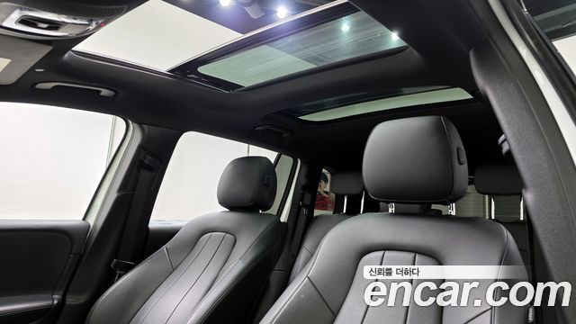 Mercedes-Benz GLB-Class GLB220