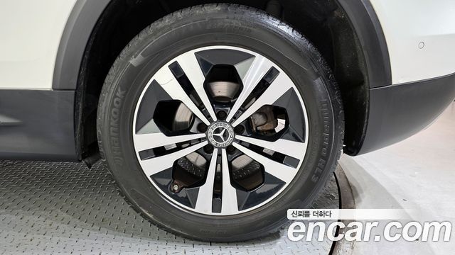 Mercedes-Benz GLB-Class GLB220