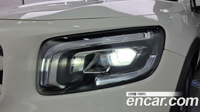 Mercedes-Benz GLB-Class GLB220
