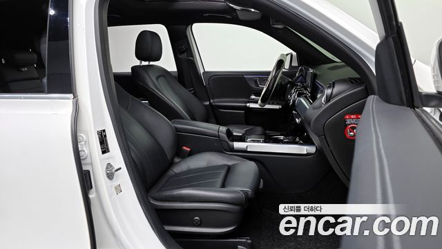 Mercedes-Benz GLB-Class GLB220