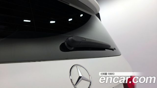Mercedes-Benz GLB-Class GLB220