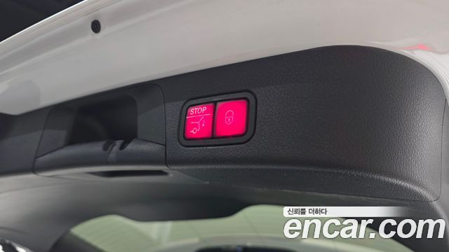 Mercedes-Benz GLB-Class GLB220