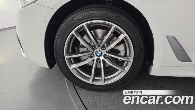 BMW 5-Series 520d xDrive M Sport Package Plus