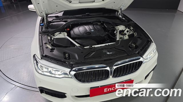 BMW 5-Series 520d xDrive M Sport Package Plus