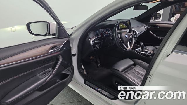 BMW 5-Series 520d xDrive M Sport Package Plus