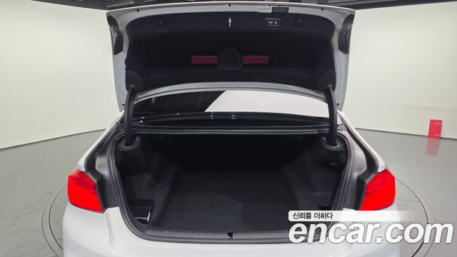 BMW 5-Series 520d xDrive M Sport Package Plus
