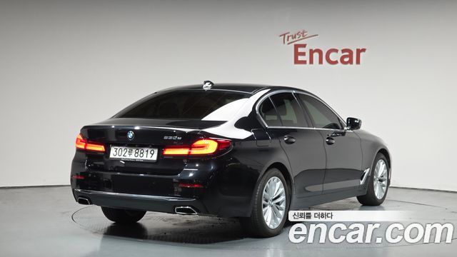 BMW 5-Series 530e Luxury