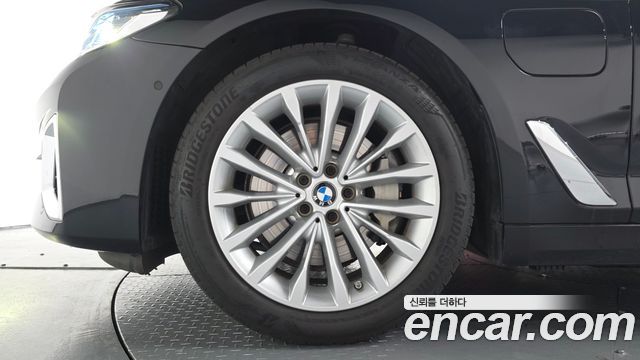 BMW 5-Series 530e Luxury