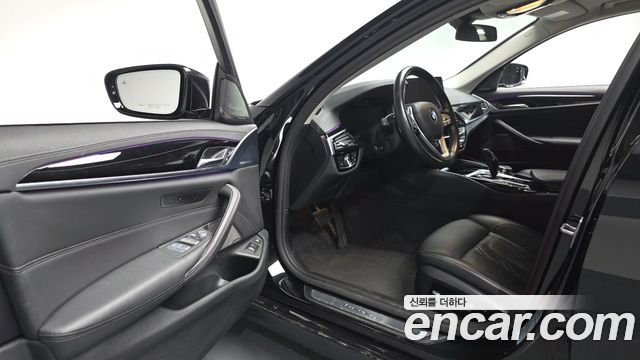 BMW 5-Series 530e Luxury