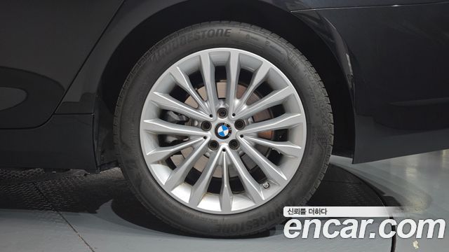 BMW 5-Series 530e Luxury