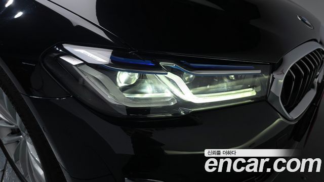 BMW 5-Series 530e Luxury