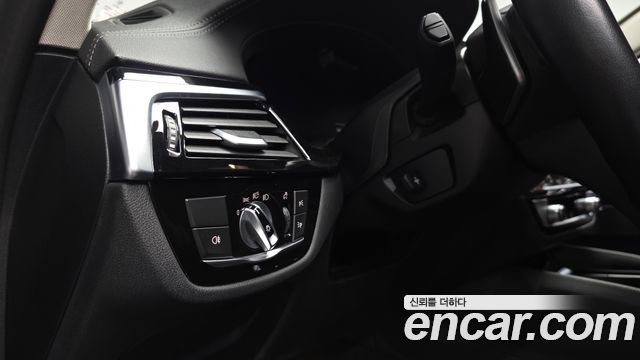 BMW 5-Series 530e Luxury