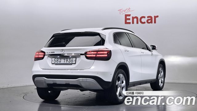 Mercedes-Benz GLA-Class GLA220