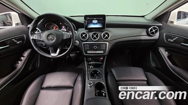 Mercedes-Benz GLA-Class GLA220