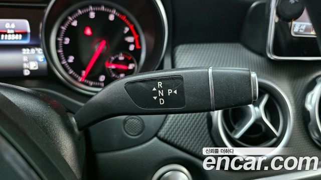 Mercedes-Benz GLA-Class GLA220