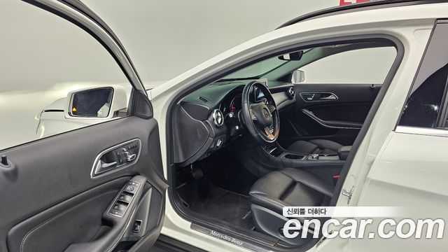 Mercedes-Benz GLA-Class GLA220