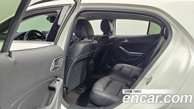 Mercedes-Benz GLA-Class GLA220
