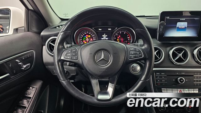 Mercedes-Benz GLA-Class GLA220