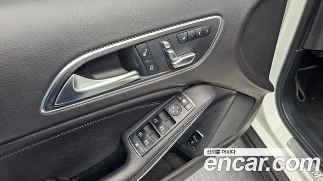 Mercedes-Benz GLA-Class GLA220