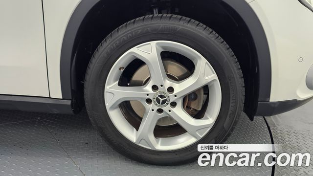 Mercedes-Benz GLA-Class GLA220
