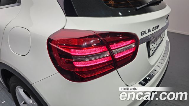 Mercedes-Benz GLA-Class GLA220
