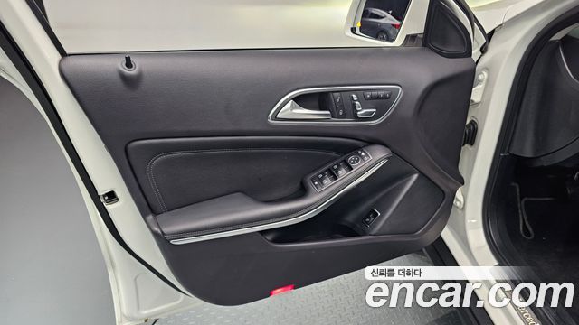 Mercedes-Benz GLA-Class GLA220