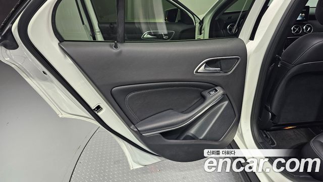Mercedes-Benz GLA-Class GLA220