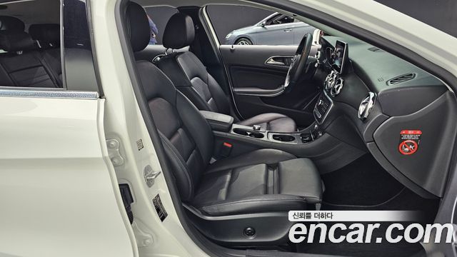 Mercedes-Benz GLA-Class GLA220
