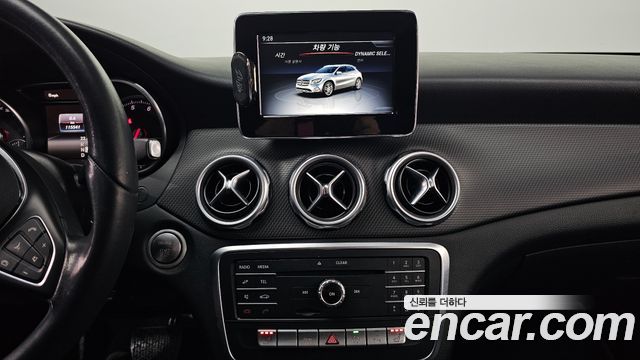 Mercedes-Benz GLA-Class GLA220